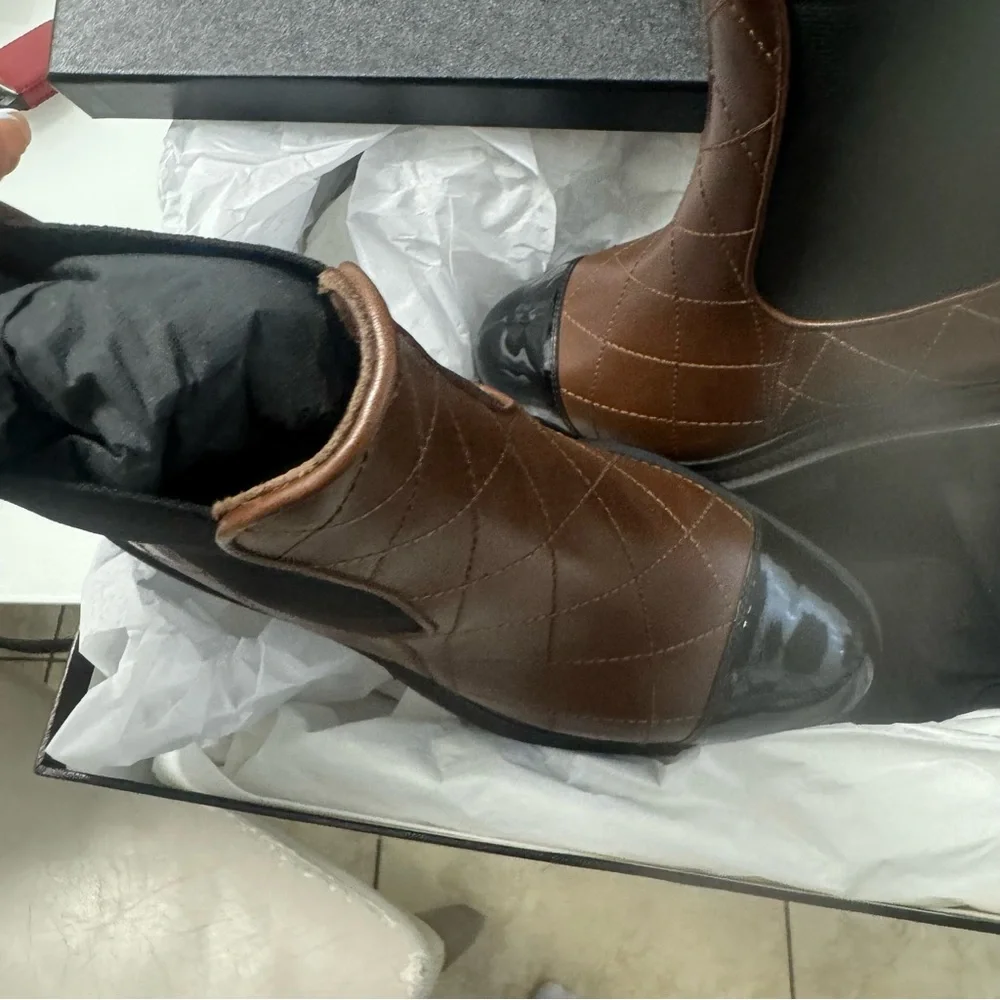 Chanel ankle boots NWT stylish color and shiny fronts - Picture 7 of 14